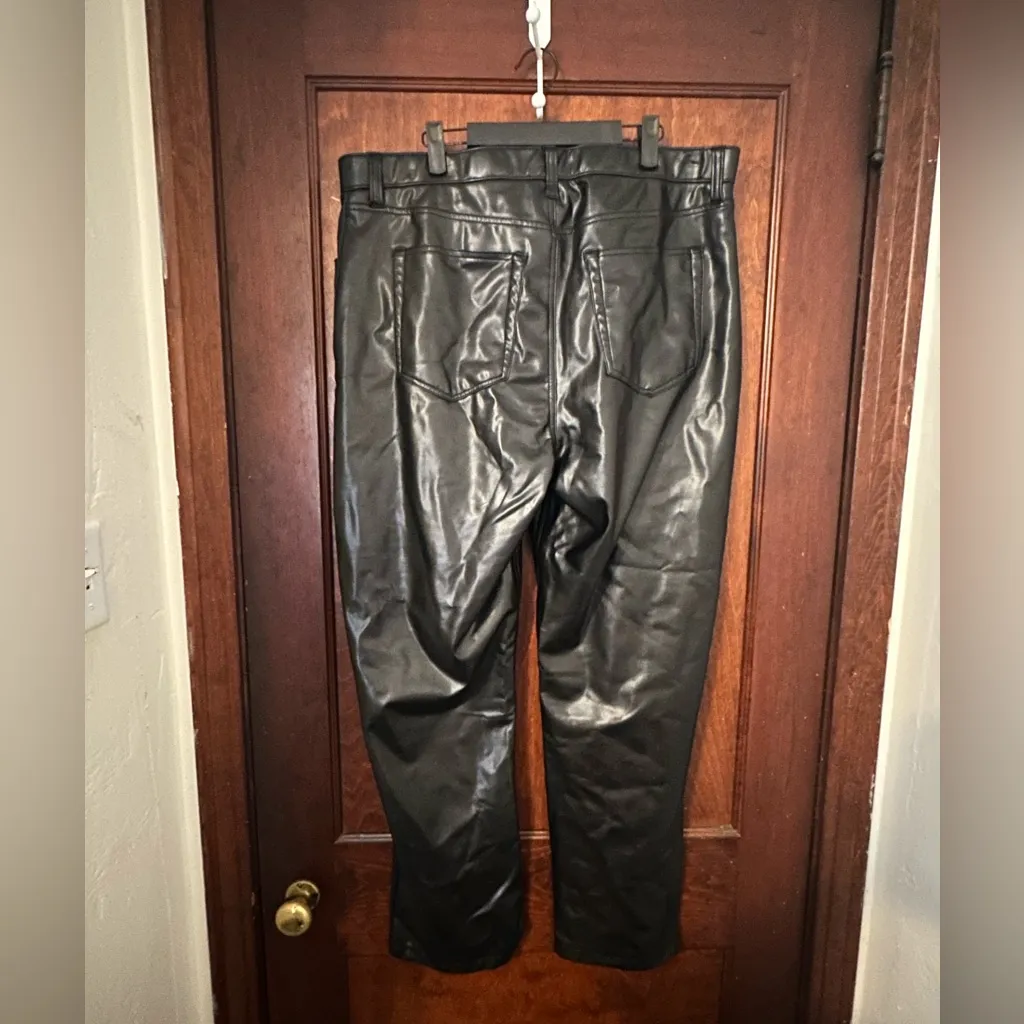 NWT Abercrombie & Fitch High Rise 90s Straight Vegan Leather Pant 18 - Image 3