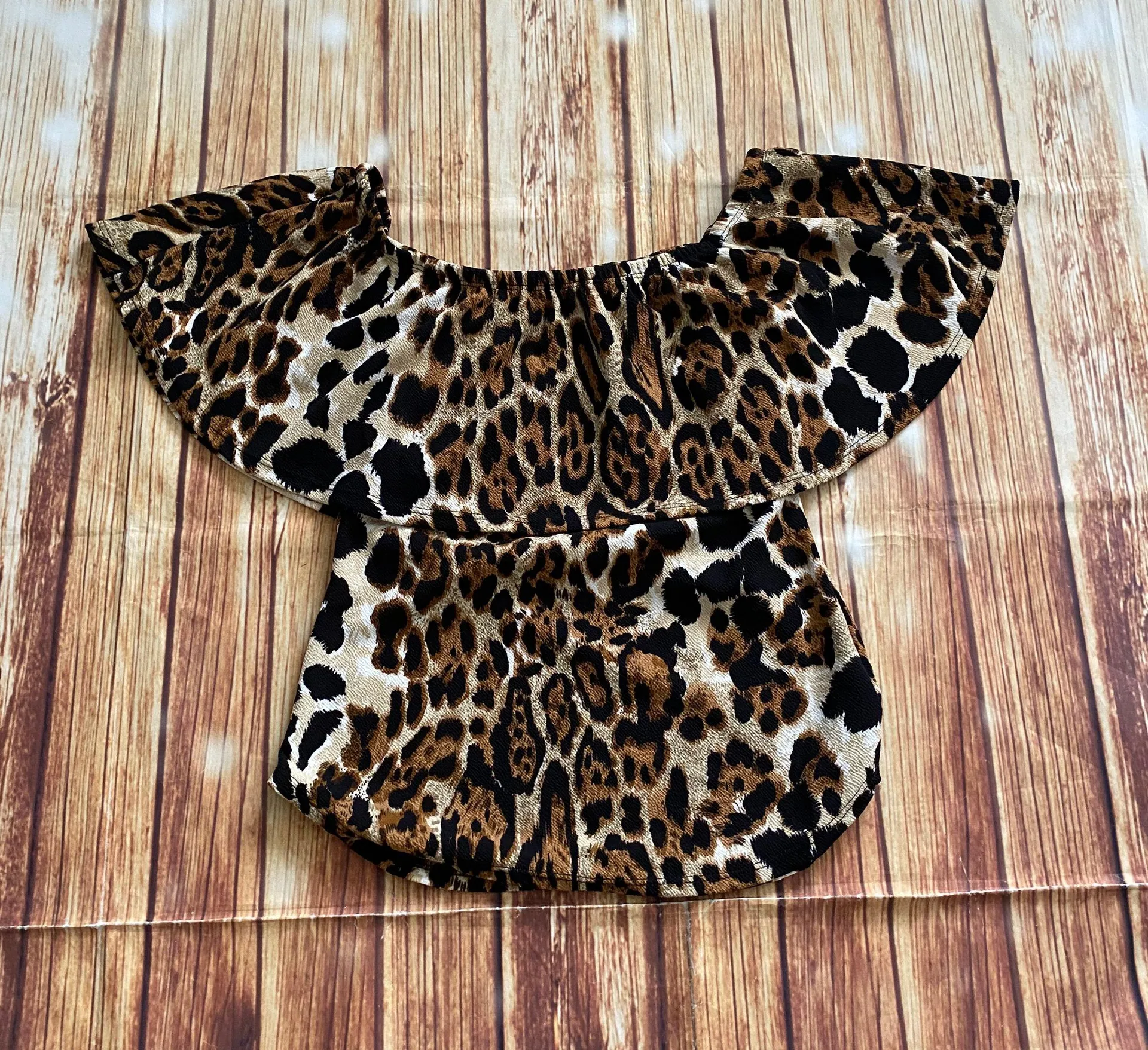Women’s Animal Print Off the Shoulder Blouse Sz M - Image 4