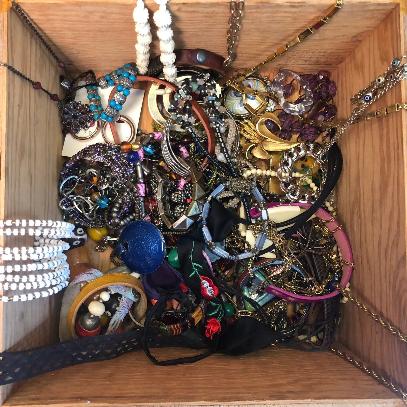 Gaudy Glam Jewelry Jar, 20+ Campy Casino Babe Vintage Jewelry Bundle Blue - Image 4