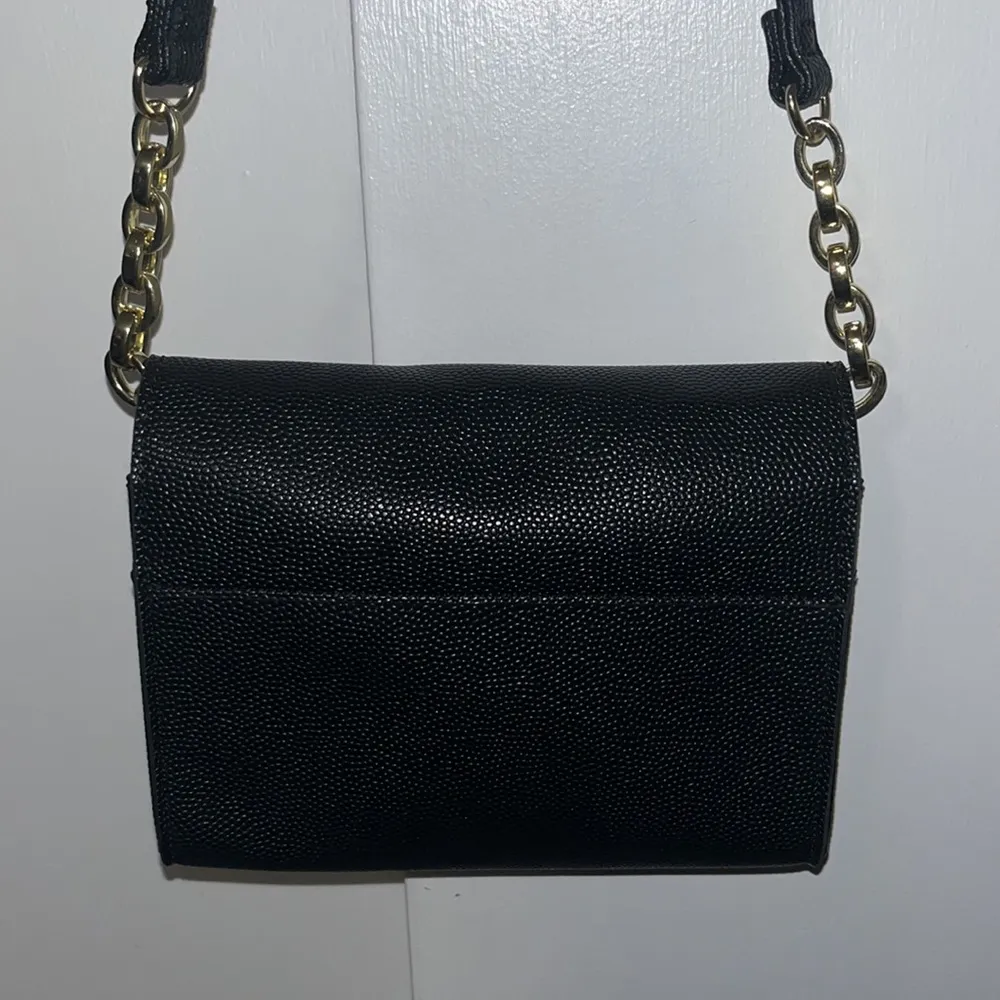 Crossbody Bag Flap Purse Pebbled Vegan Leather w Chainlink Strap Detail - Image 5