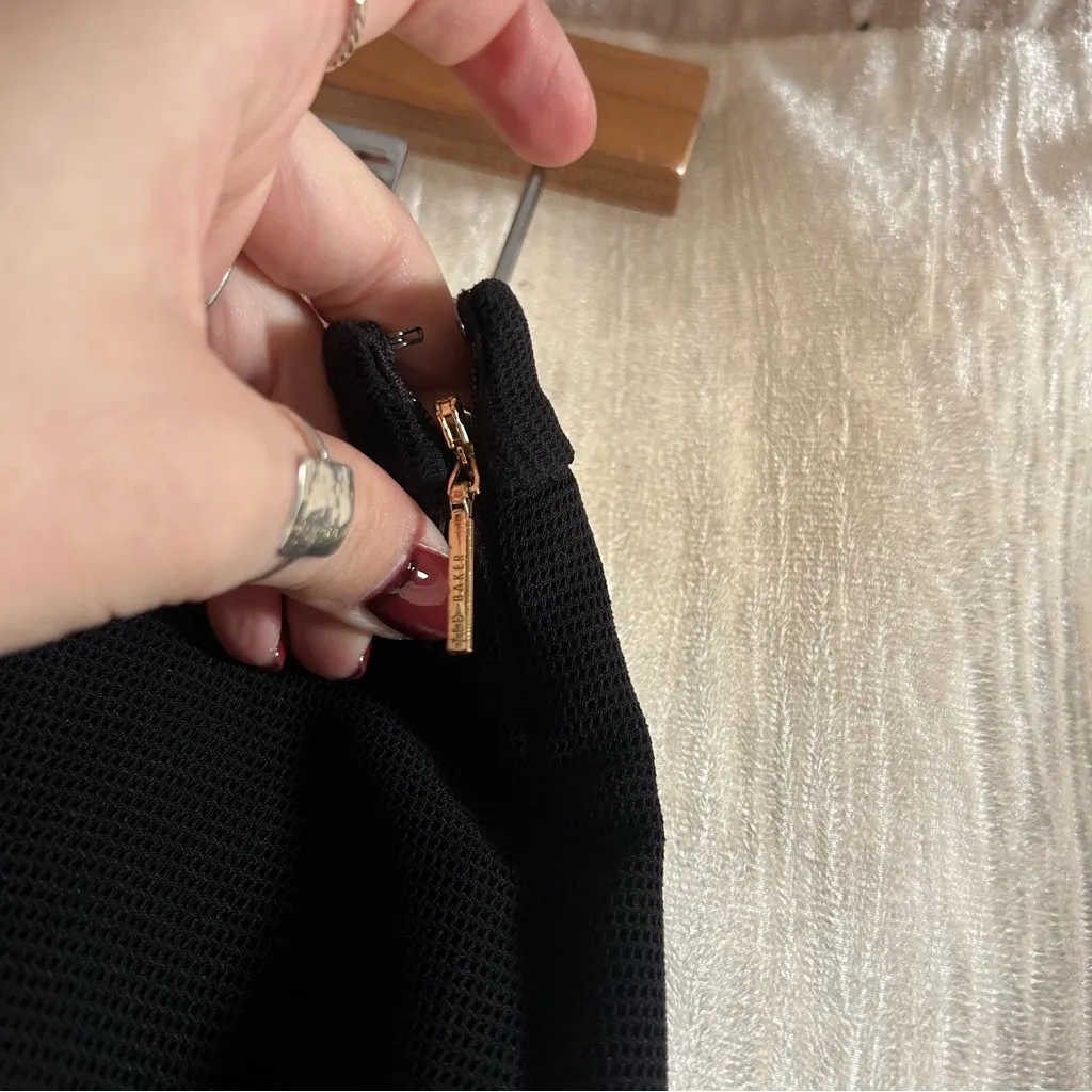 Ted Baker Taalis Woven Pencil Skirt Black Wrinkle Resistant Size 1 US Size 4 (S) - Image 3