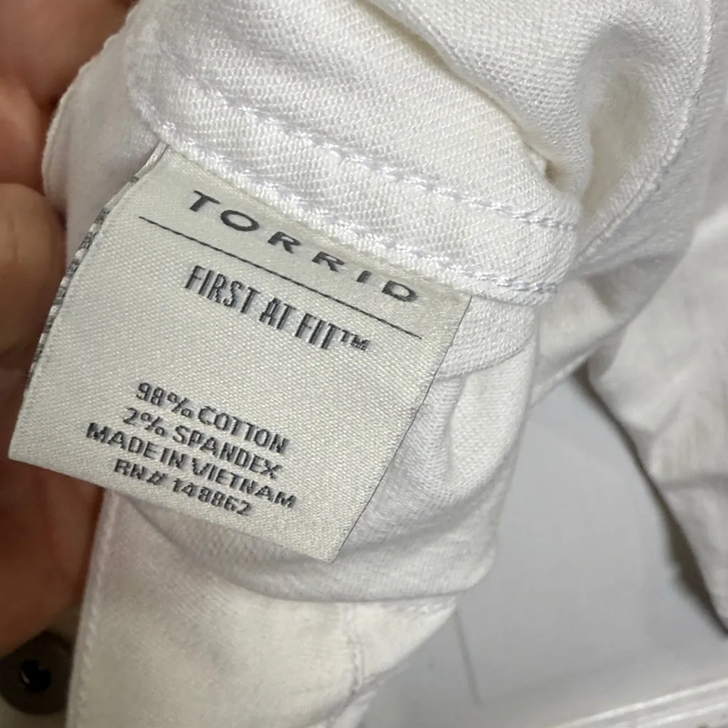 Torrid Denim Crop Collarless Jacket in White Denim NEW W2084 Plus Size 2X - Image 8