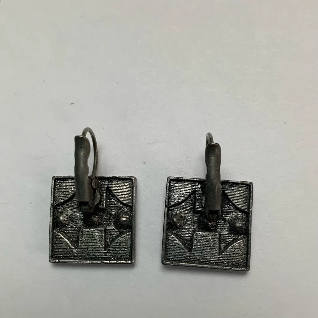 Lot of 7 pairs of assorted silvertone pierced earrings beaded, jeweled and more Silver - Image 6