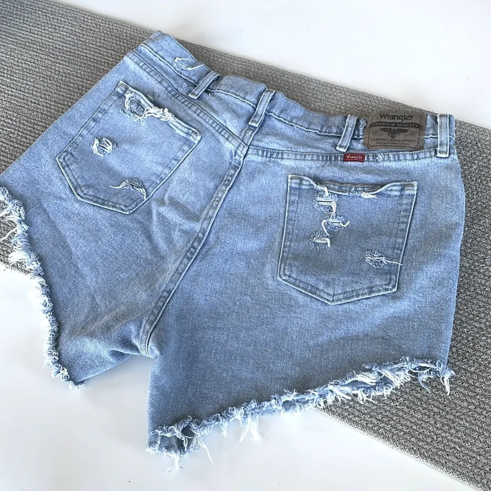 Vintage Wrangler Light Wash Distressed Denim Cutoff Shorts Waist 38” - Image 3