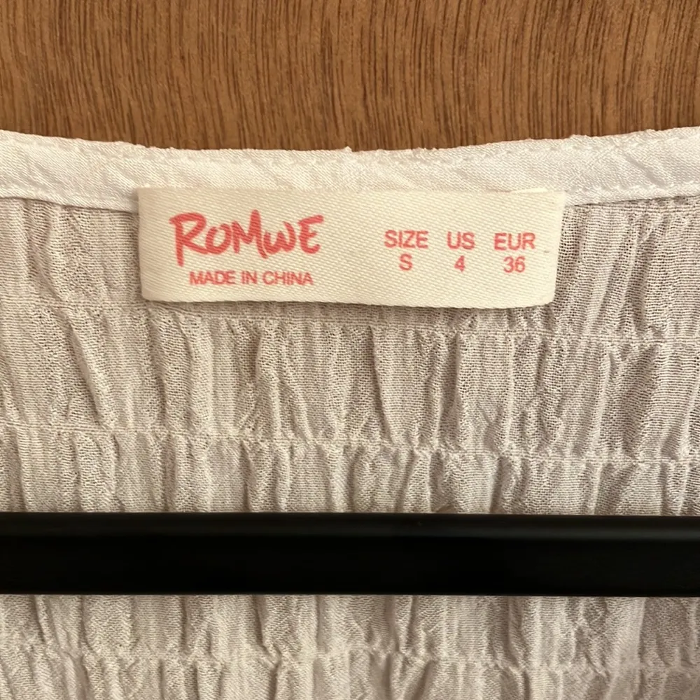 Romwe fairy core white cropped blouse size small - Image 4