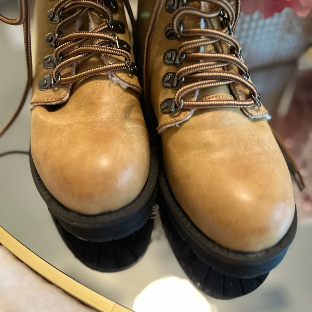 MIA Maylynn Shearling Hiking Boots Size 7.5 NWOT - Image 3