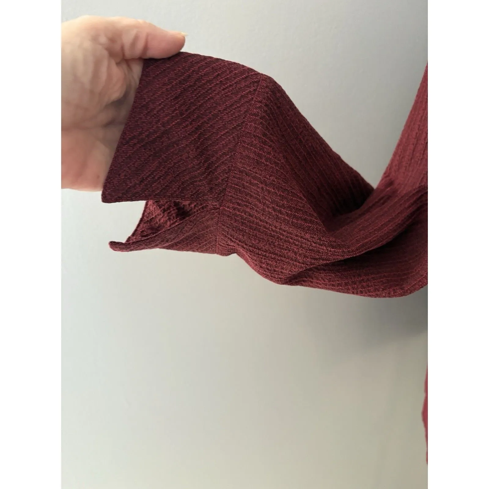 Habitat Seersucker Swing Top Size M Burgundy Elongated Buttons Lightweight Artsy - Image 3