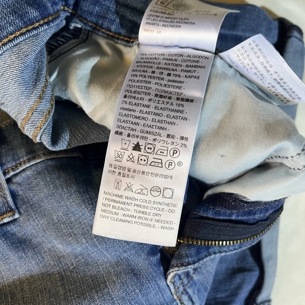 Women's Levi's Mid-Length Denim Shorts - Image 4