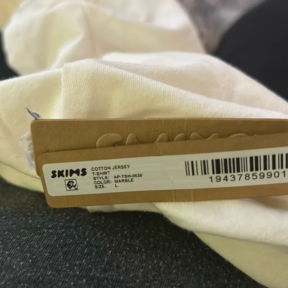 SKIMS Marble Cotton Jersey Fitted Crew Neck T-Shirt NWT size L - Image 4