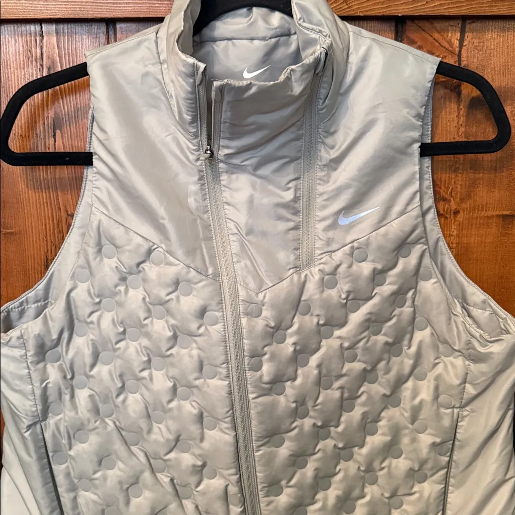 Nike Vest Nike Therma-FIT ADV Repel AeroLoft, Pale Mint Green, Size M - Image 4