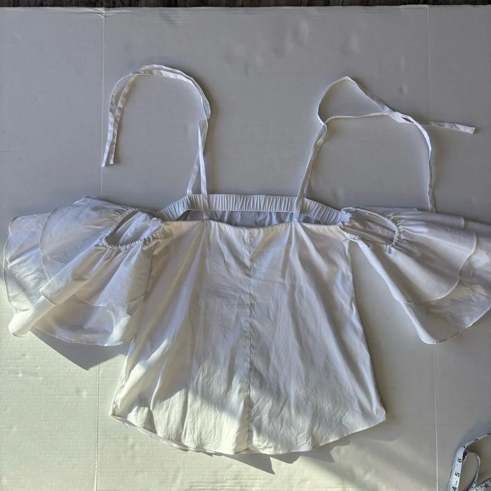 White House black market Indie cold shoulder blouse white tiered ruffle sleeve 4 - Image 2