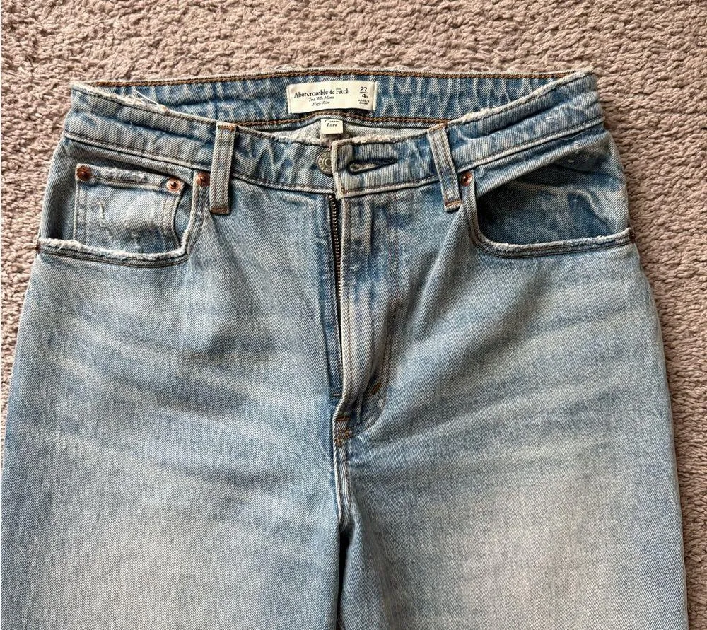 Abercrombie & Fitch Women's 80’s Mom High Rise Jeans Curve Love - Image 2