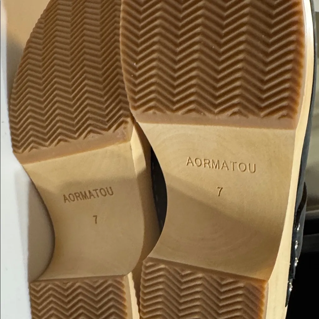 Stylish Dark Blue Leather Clogs for Women Size 7 Black - Image 8