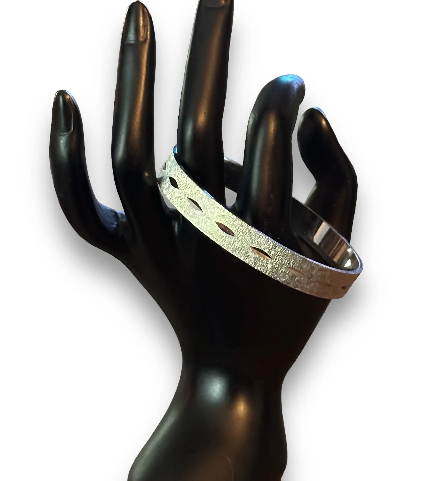 Vintage Brushed Silver Diamond Cut Bangle Bracelet - Image 4