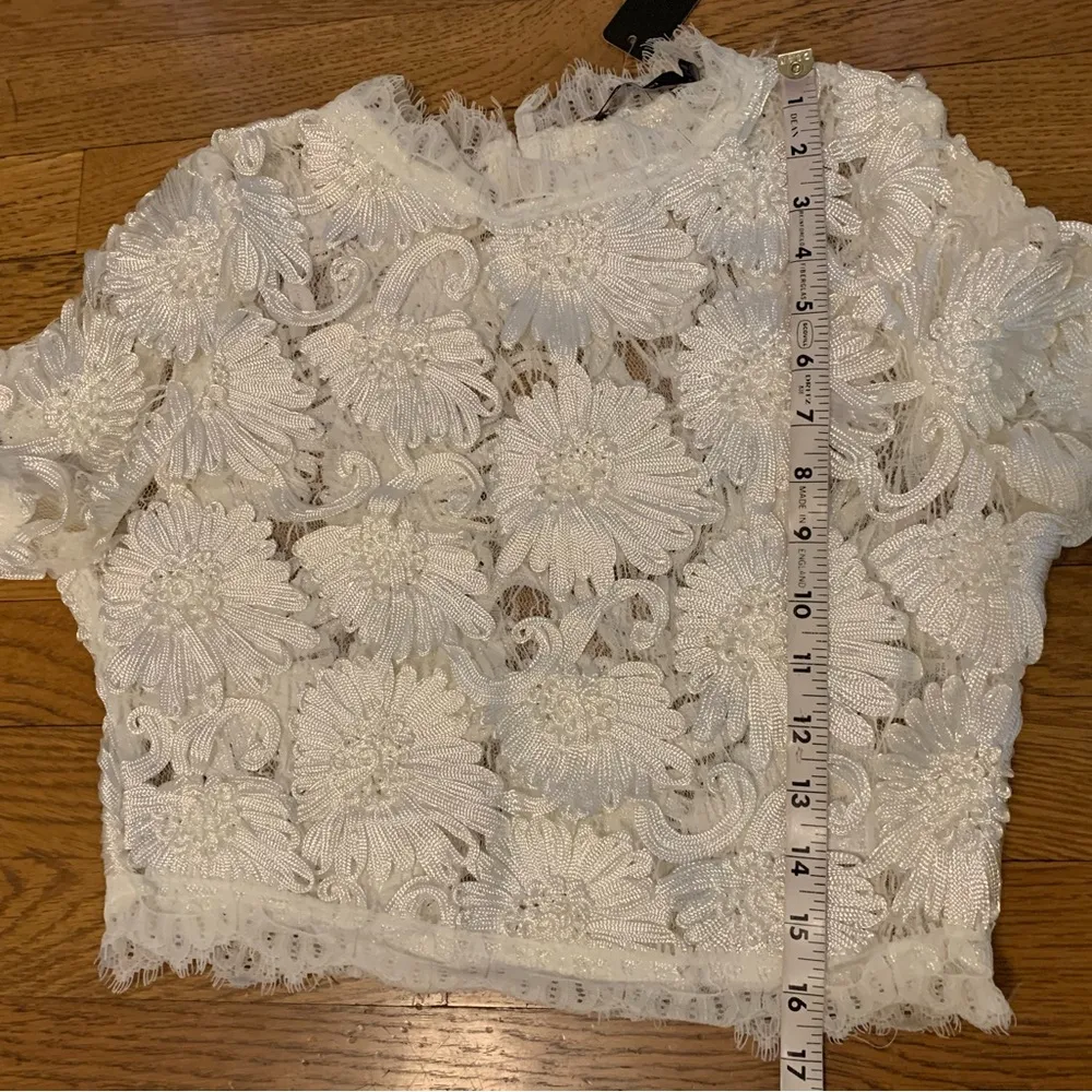 Floral Appliqué Top  in white size M - Image 9