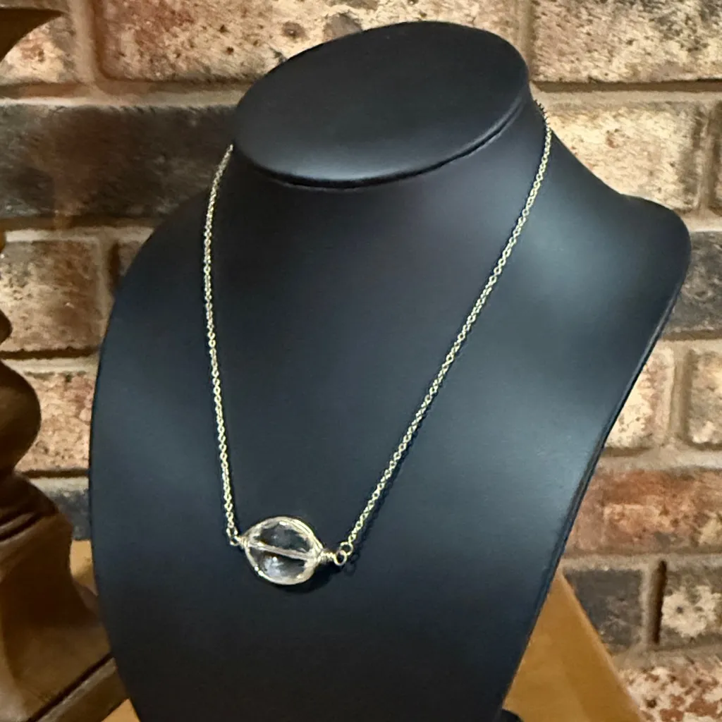 Vintage gold tone dainty chain with wire wrapped clear quartz crystal pendant - Image 5