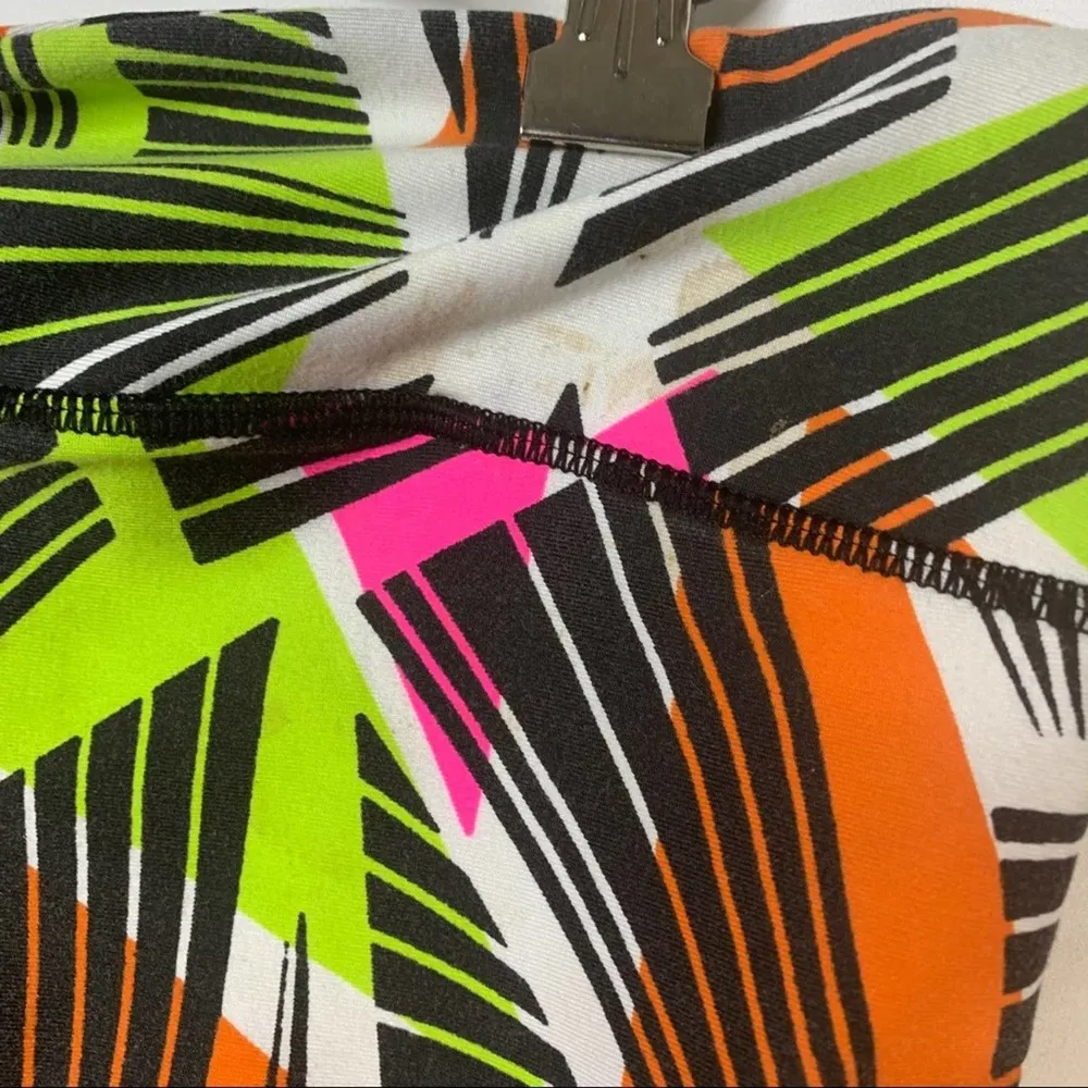 Fabletics neon shape crop legging crossover waist - Image 37