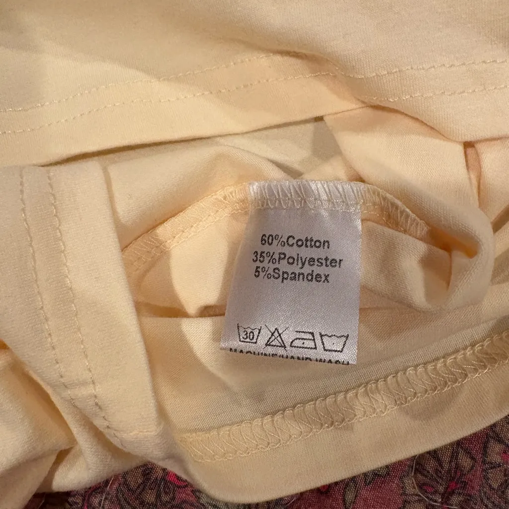 Women’s Cream Graphic T - Image 8