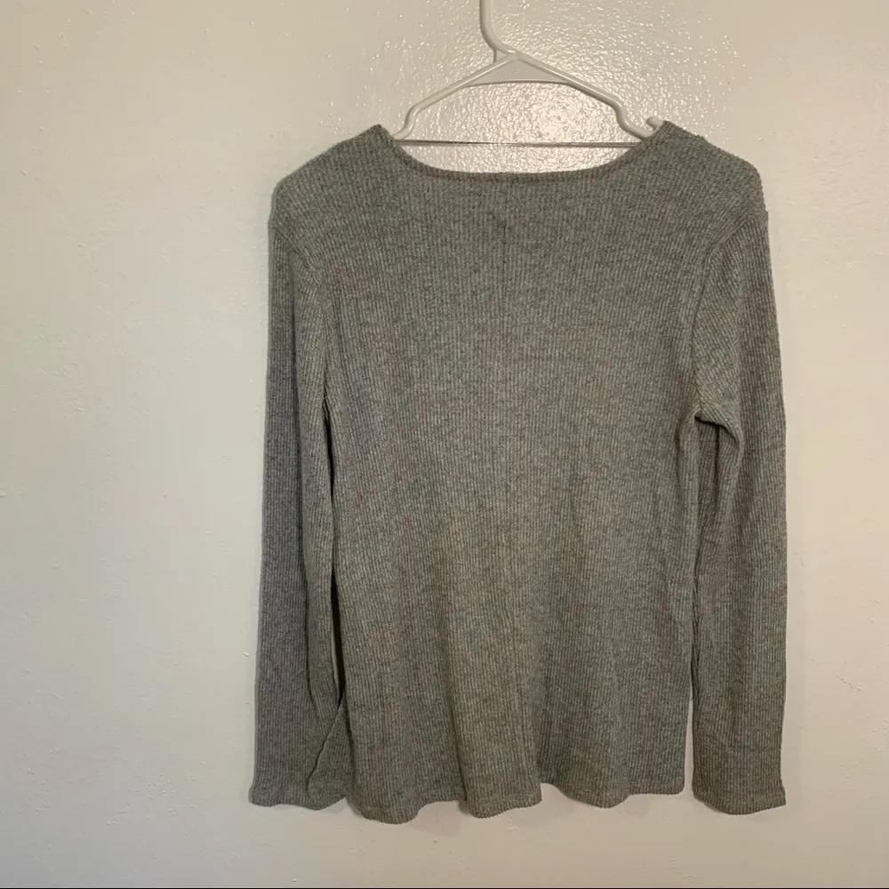Cable & Gauge V-Neck Pullover Sweater Gray Ribbed - Image 9
