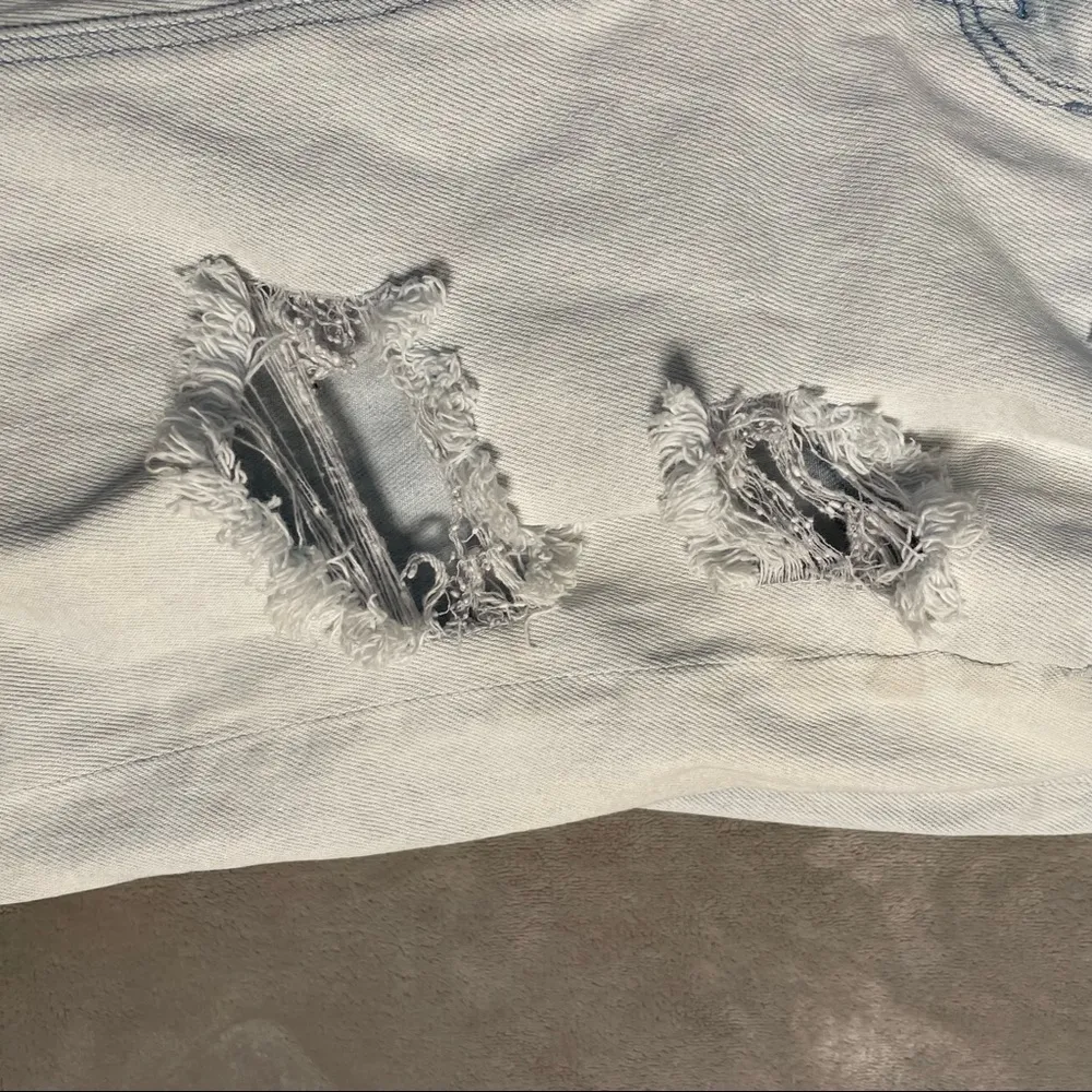 American Eagle  stretch women’s light wash size 00 long distressed jeans pants - Image 6