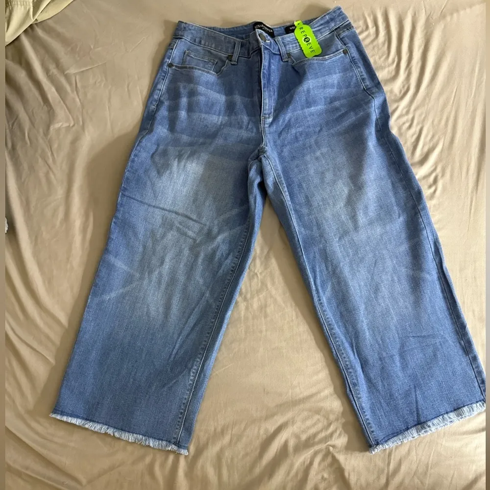 Susan Graver Wide Leg Crop Jean with Frayed Hem Size 10 & 12p - Image 2