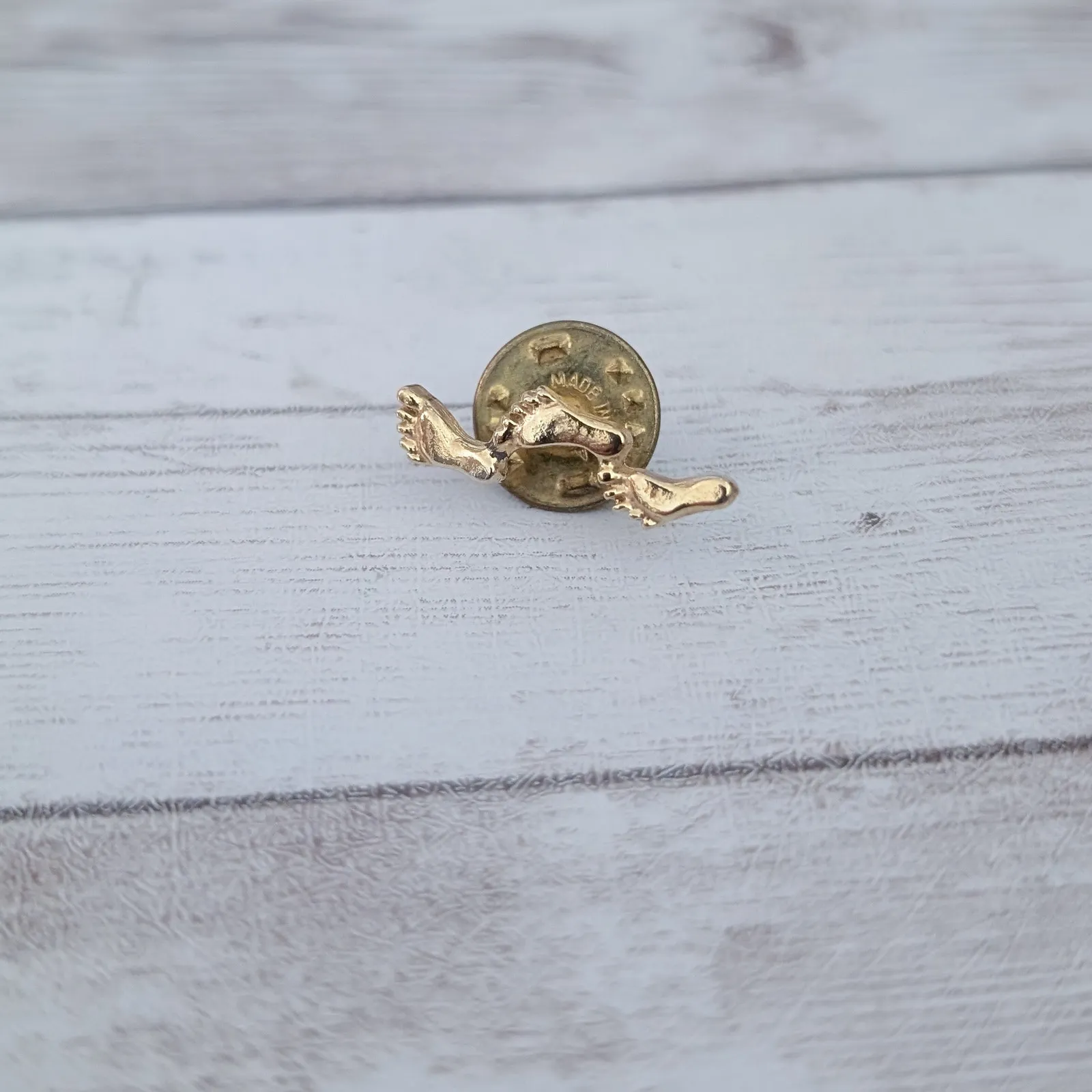 Vintage Pin / Brooch Gold Tone Foot Print Trio Footprints In The Sand - Image 4