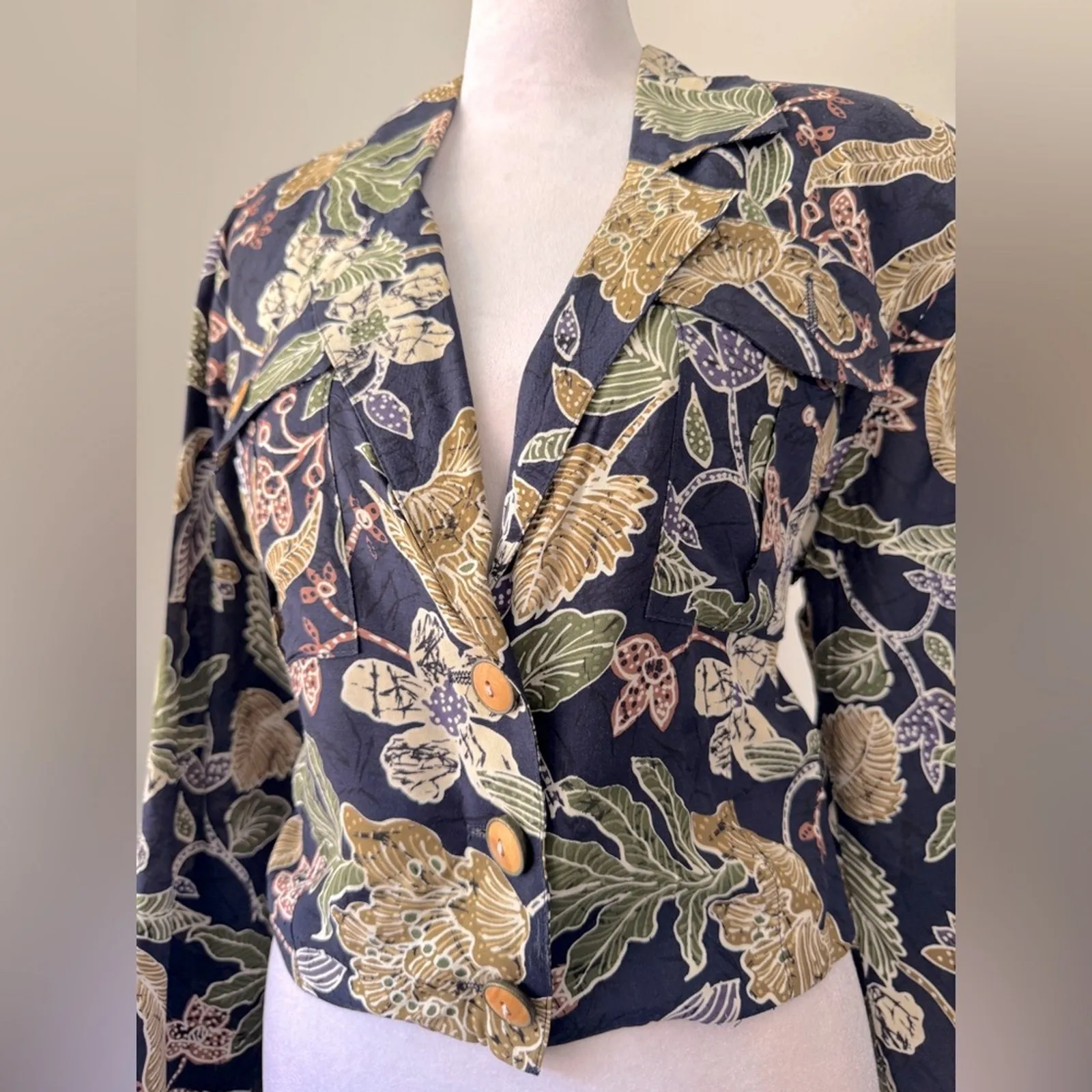 Vintage ‘90s HMS by Jonathan Martin Navy Floral Print Lightweight Cropped Blazer - Image 4