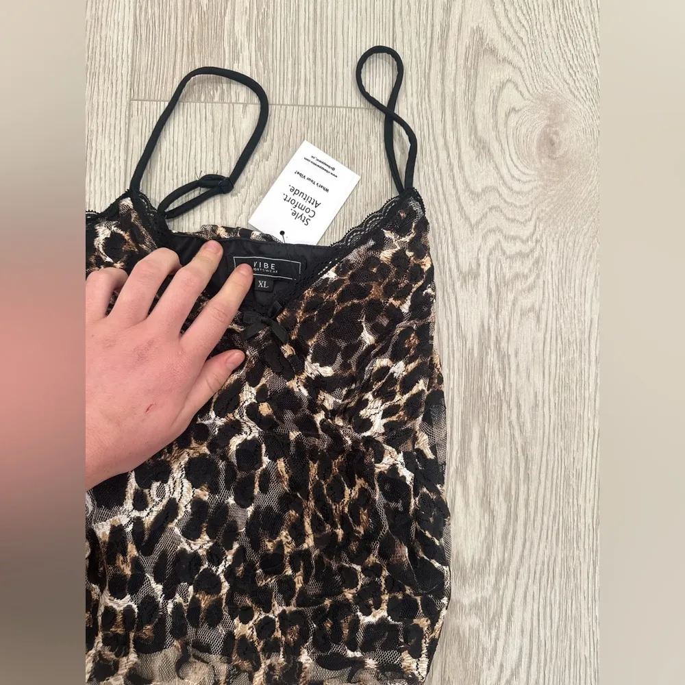 VIBE NWT top Size M - Image 2