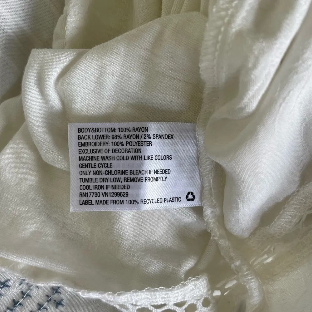 Knox Rose Pink Blue Floral Embroidered White Flowy Top Size Small - Image 5