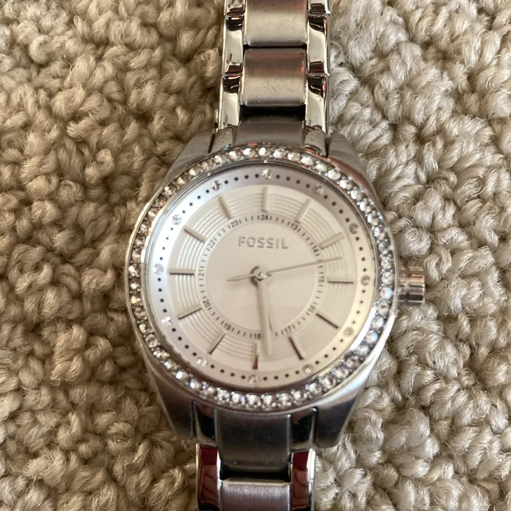 Fossil Stainless Steel Watch Silver Women’s Chain Link Style Jewel Encrusted - Image 2