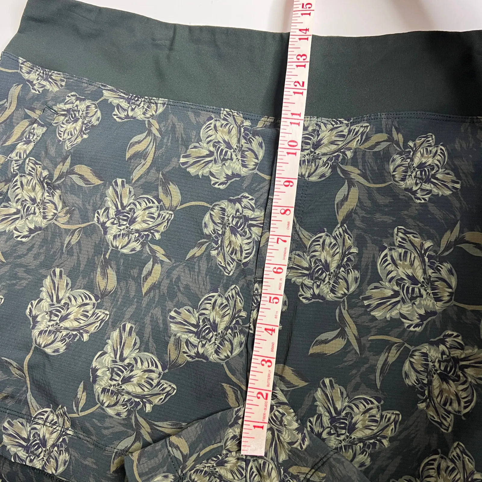 Athleta Trekkie North Floral Printed Green Athletic Shorts Plus Size 26 - Image 7