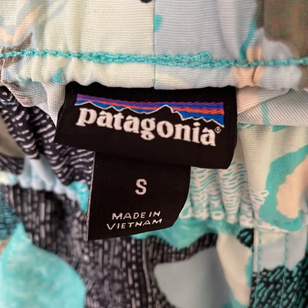 Patagonia Barely Baggies Floral Hibiscus Shorts Small - Image 6