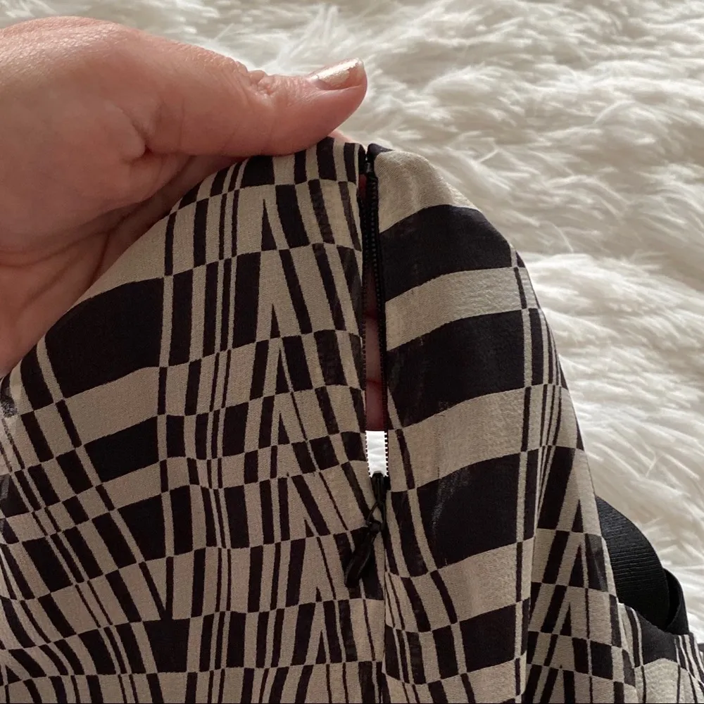 Club Monaco Sleeveless Shift Dress - Image 4