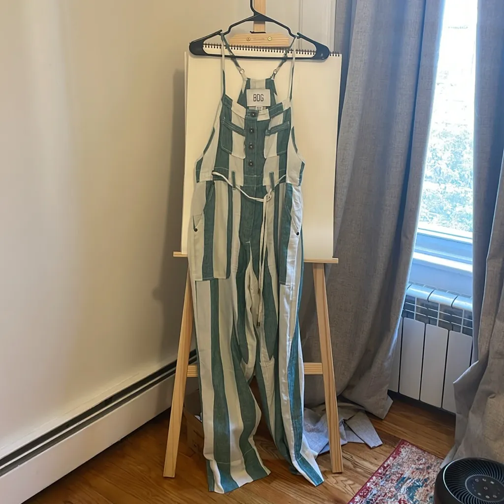 NWOT Green and White UO Bailey Linen Overalls Size XS - Image 5