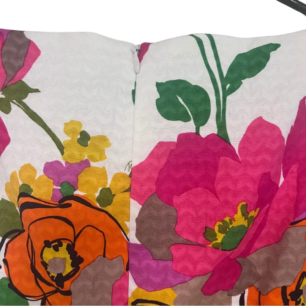 White Floral Light  Dress Size 4 - Image 8