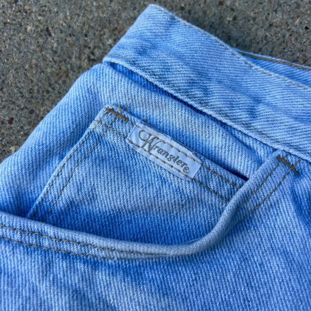 Vintage 90s Wrangler light wash high rise mom jean shorts 12 AVG - Image 3