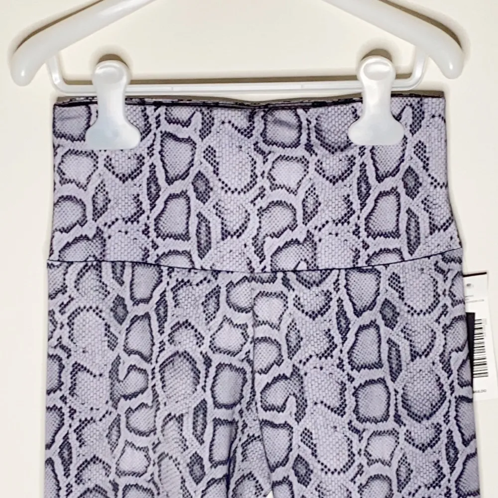 Onzie high basic midi leggings in lavender cobra size S / M - Image 4