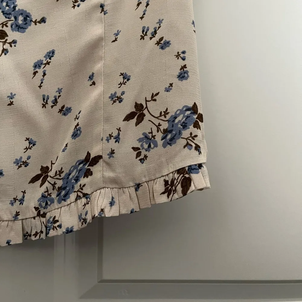 ASTR The Label Cream Shoulder Tie Dress Top with Blue and Brown Floral Print - Image 5