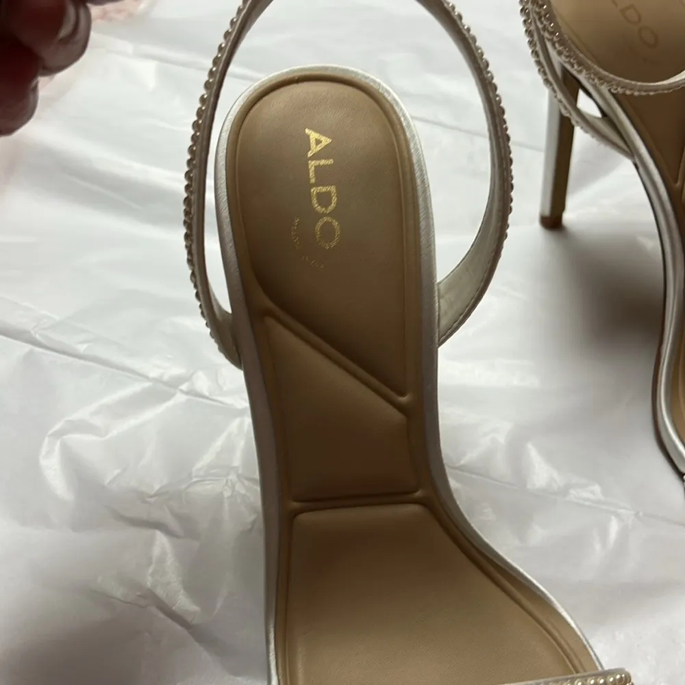 Aldo NIB Perlea size 10.  Beautiful pearl embossed pleather shoes - Image 5
