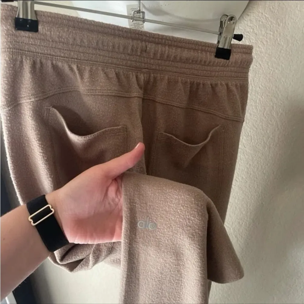 Alo yoga joggers - Image 5