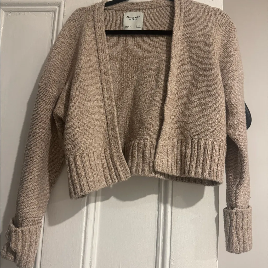 Abercrombie & Fitch Cream Sweater - Image 2