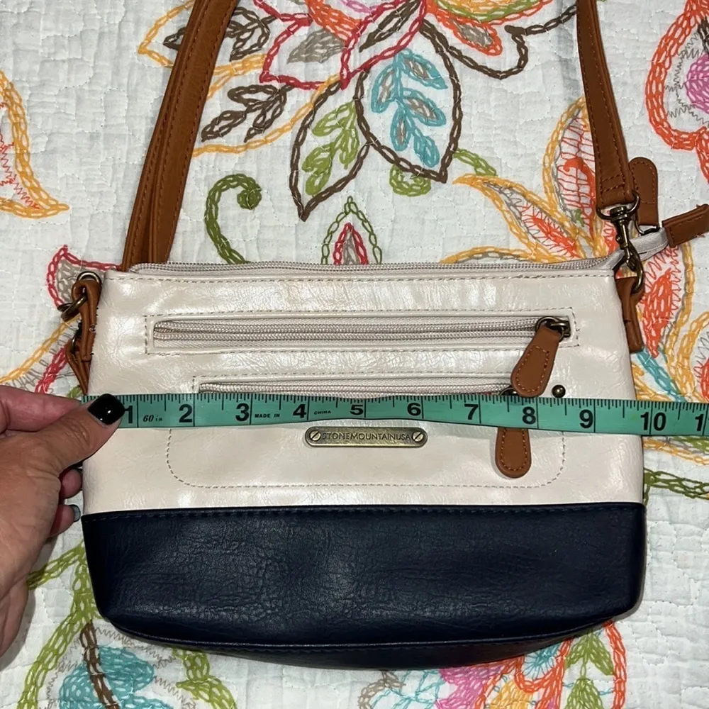 Stone Mountain  crossbody creme blue with tan straps removable also wrist strap - Image 10