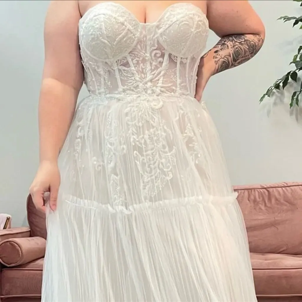 Andrea & Leo Strapless Lace wedding dress in white and nude Size 10 - Image 2