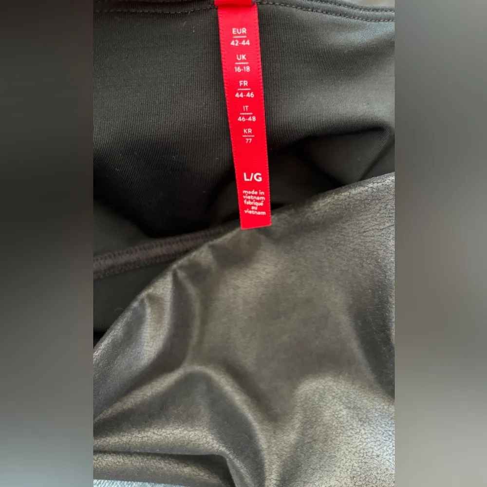 SPANX Leggings Women's L Black White Stripe Faux Leather Waistband Tummy Shaping - Image 4