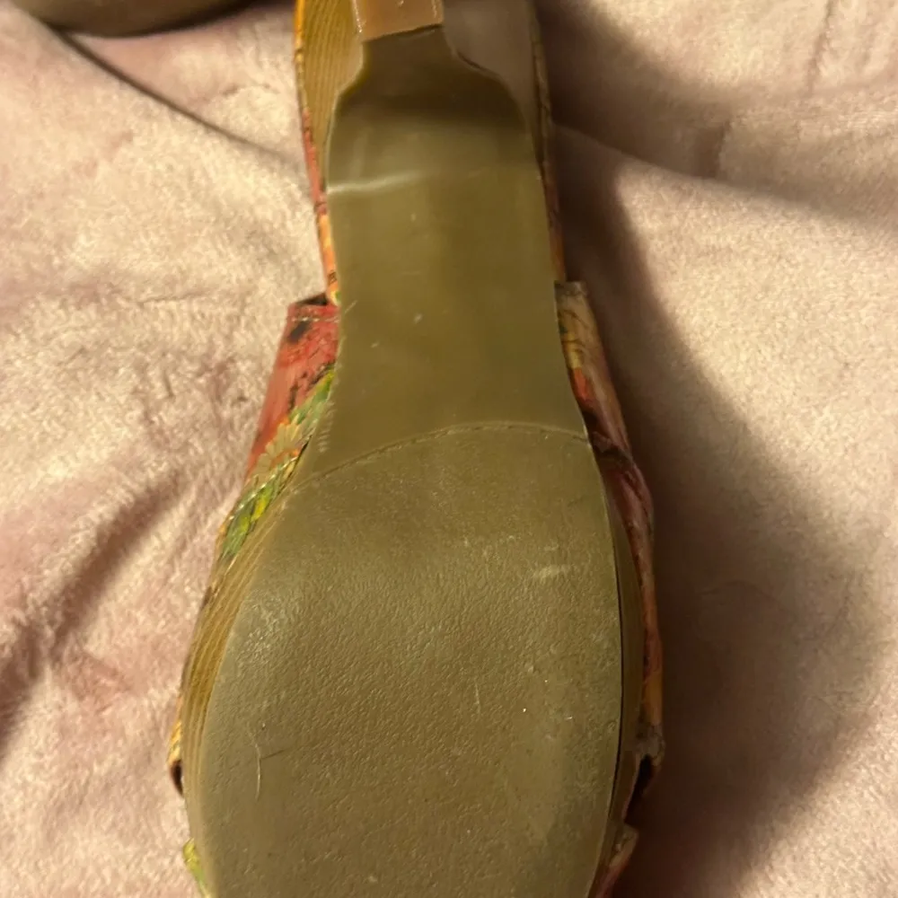 Gorgeous never worn (out of house) sling back heels. - Image 5