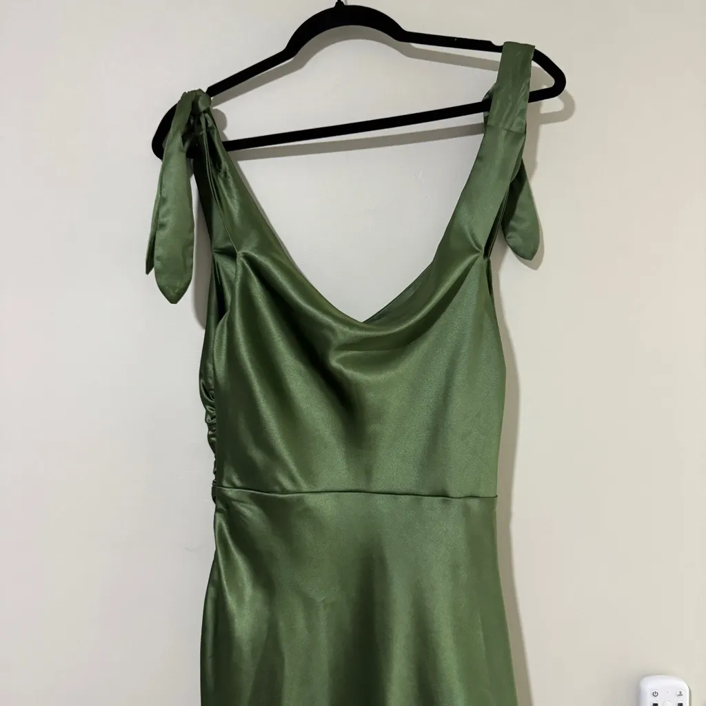 Petal & Pup Selma Off Shoulder Olive Dress Size M - Image 7