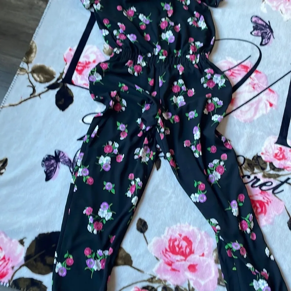 EXPRESS 

FLORAL PRINT OFF SHOULDER JUMPSUIT / SIZE SMALL / pre- owned - Image 2