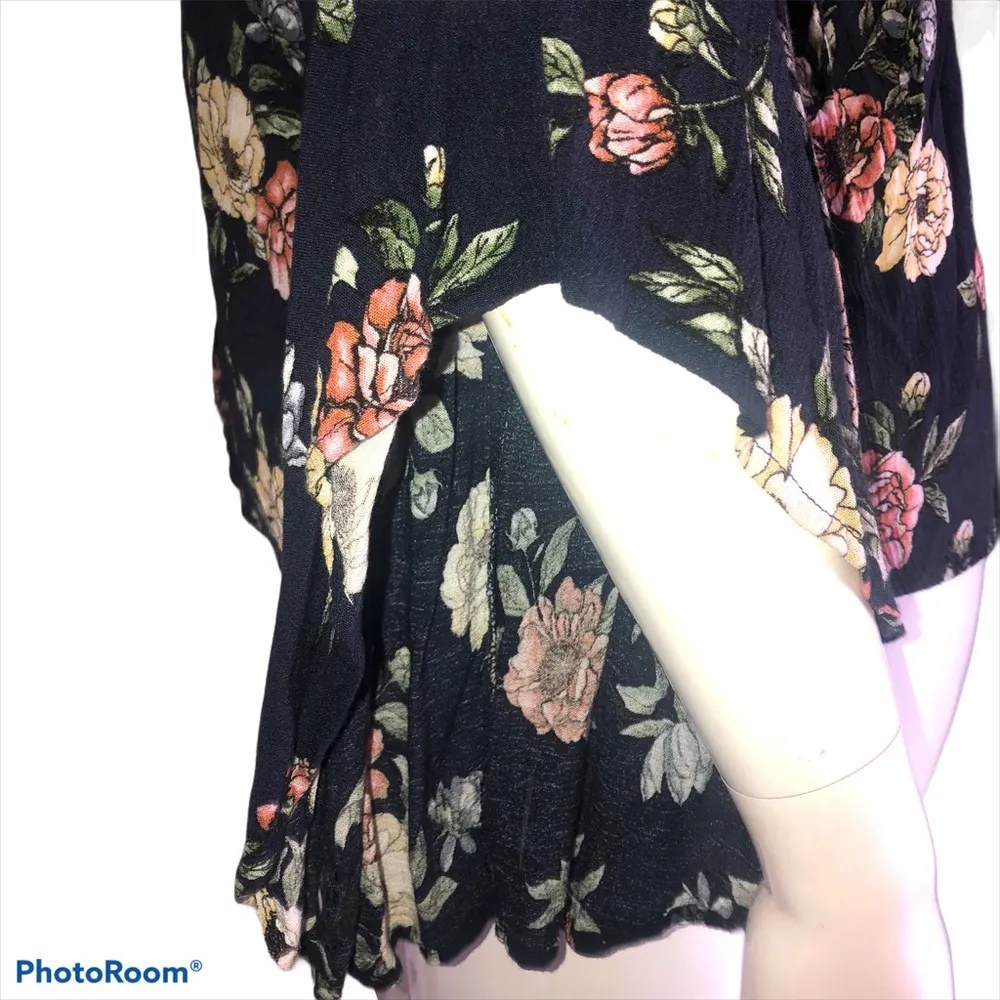 Gypsies & Moondust  floral split sleeve blouse - Image 6