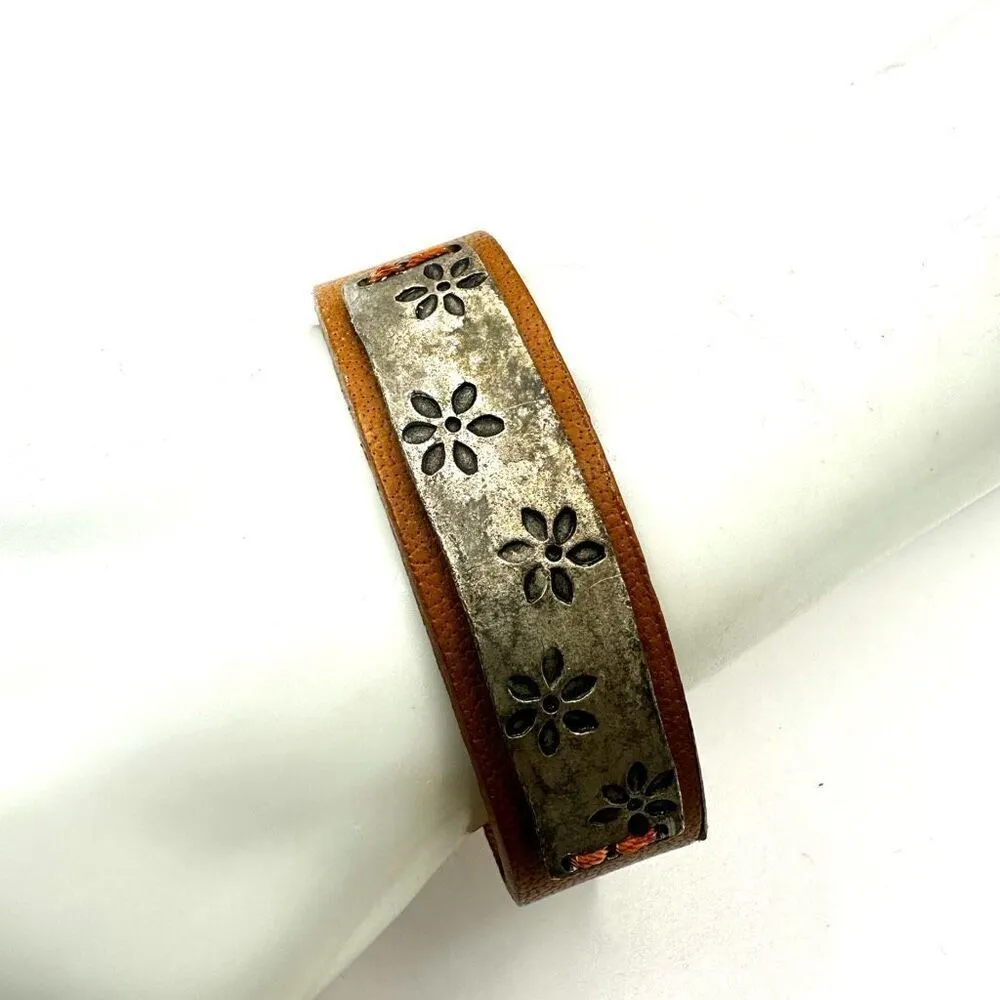 American eagle silver tone  and brown leather bracelet - Image 2