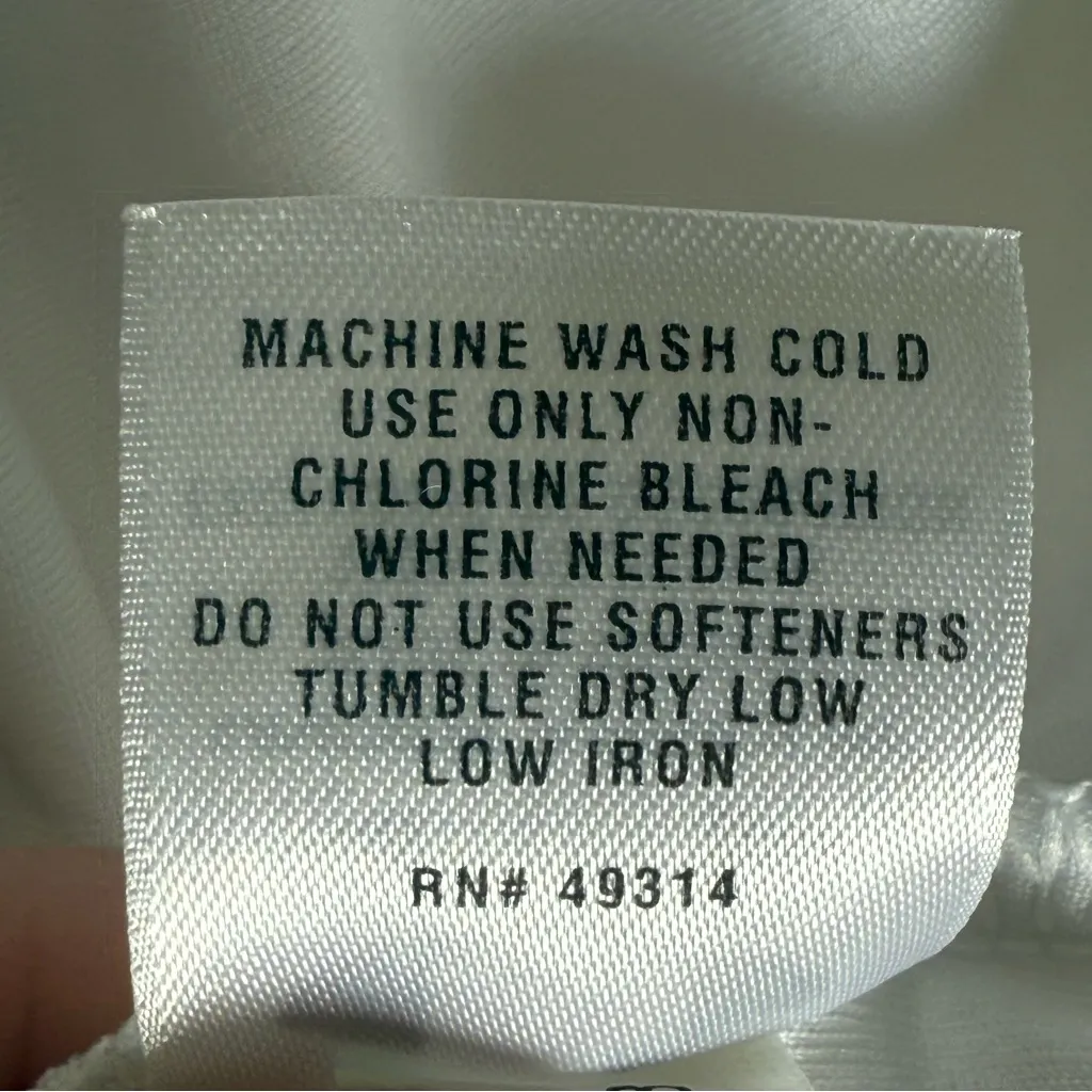 Under Armour Women's White Long Sleeve 1/4 zip feminine shape Top‎ size Large - Image 10